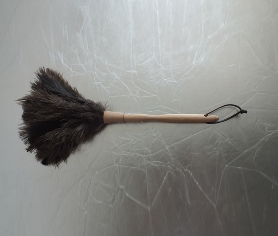Ostrich feather duster M18