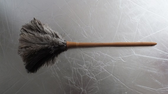 ostrich feather duster with 42cm bamboo handle