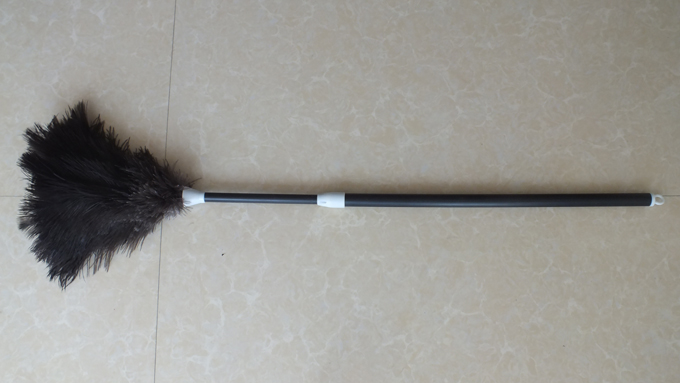feather duster with retractable pp handle