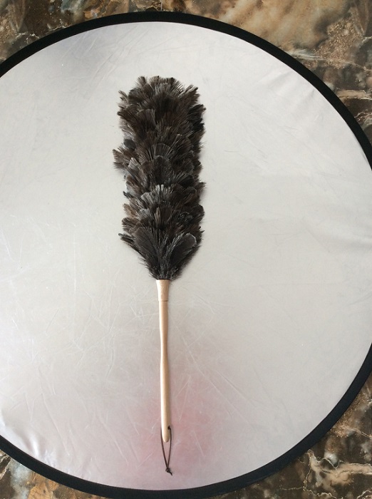 ostrich feather duster with 28cm wood handle